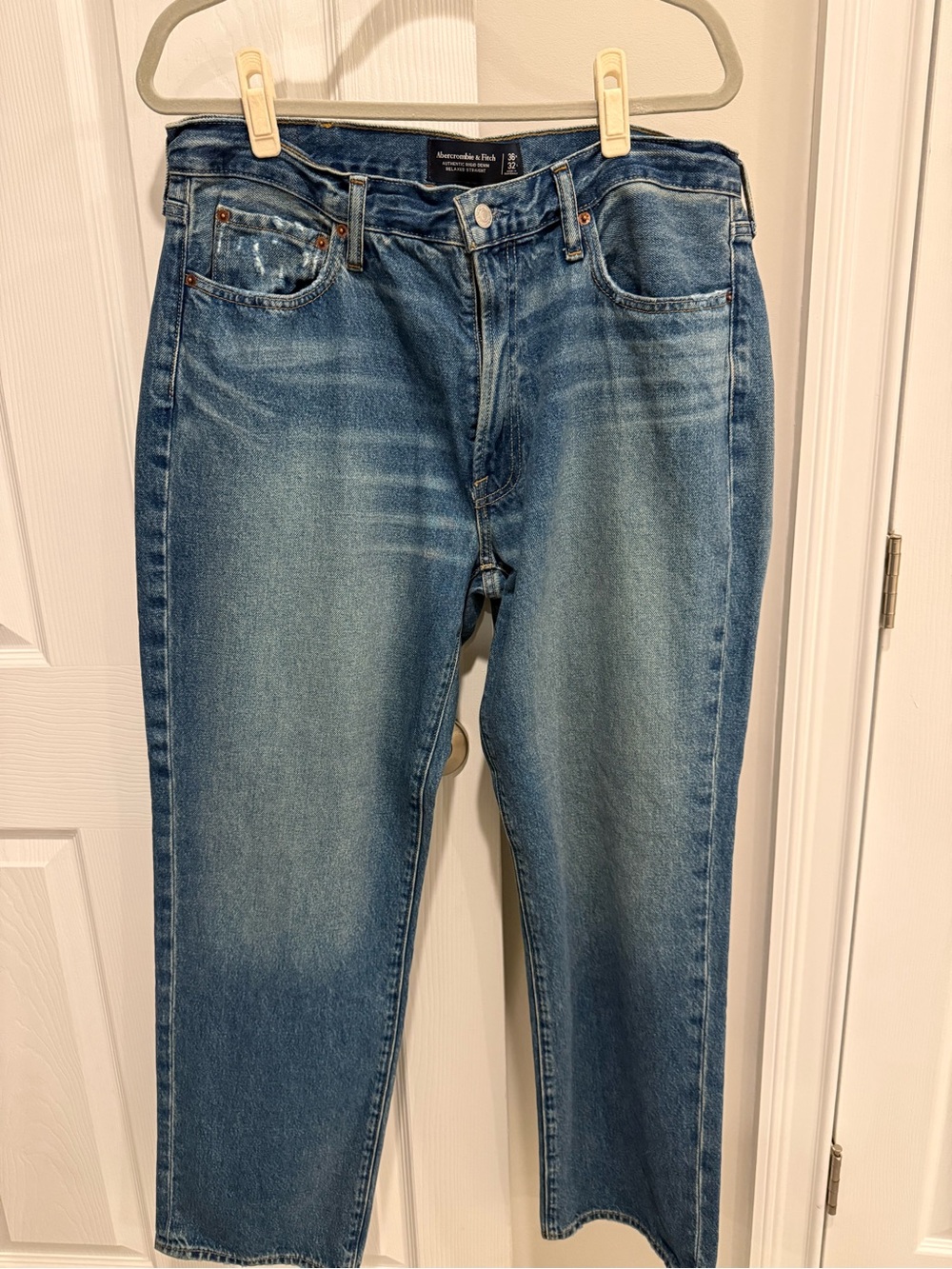 NWOT Abercrombie Relaxed Straight Jean